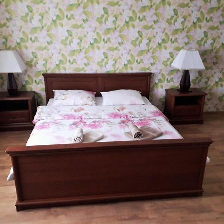 Guest House On Ivana Franka Novyye Petrovtsy Екстериор снимка