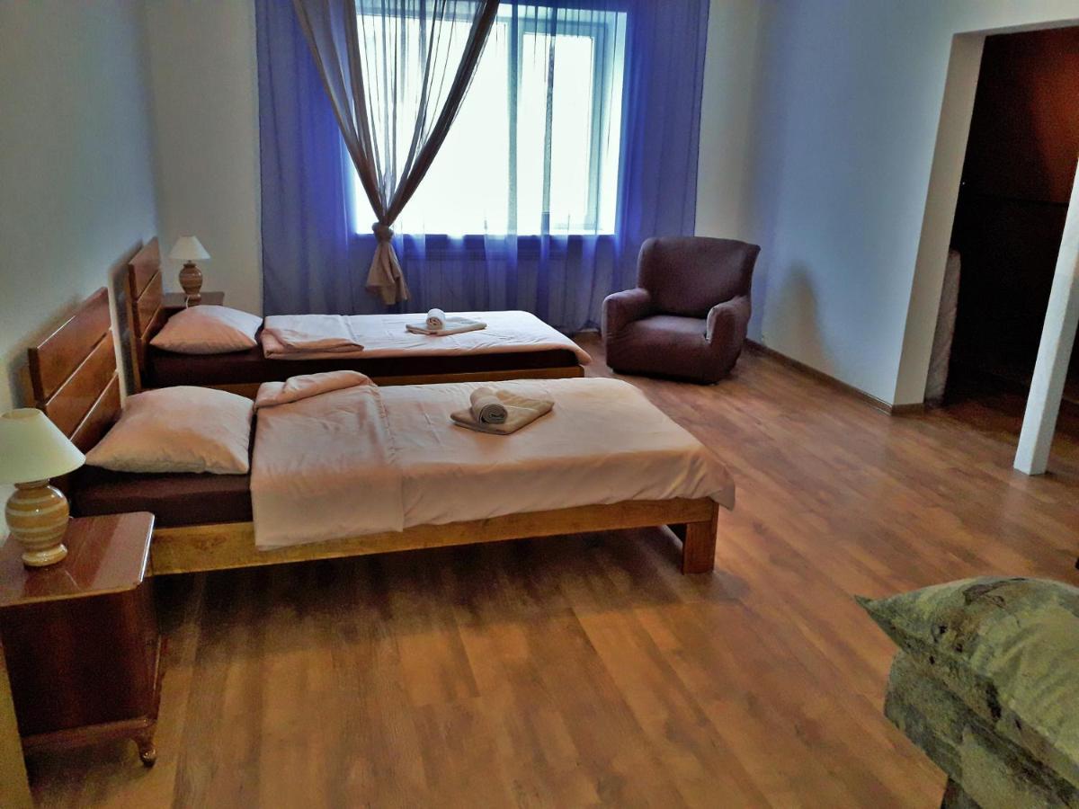 Guest House On Ivana Franka Novyye Petrovtsy Екстериор снимка