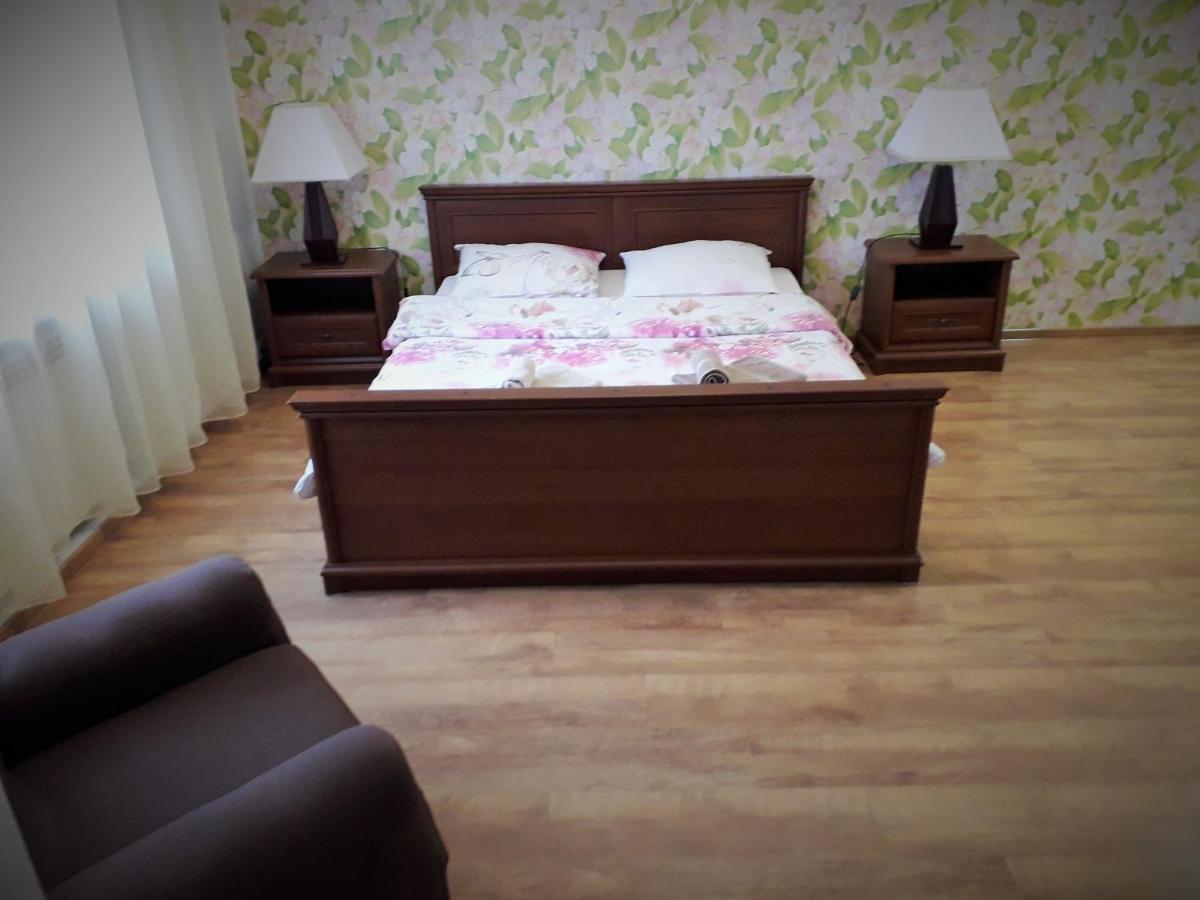 Guest House On Ivana Franka Novyye Petrovtsy Екстериор снимка