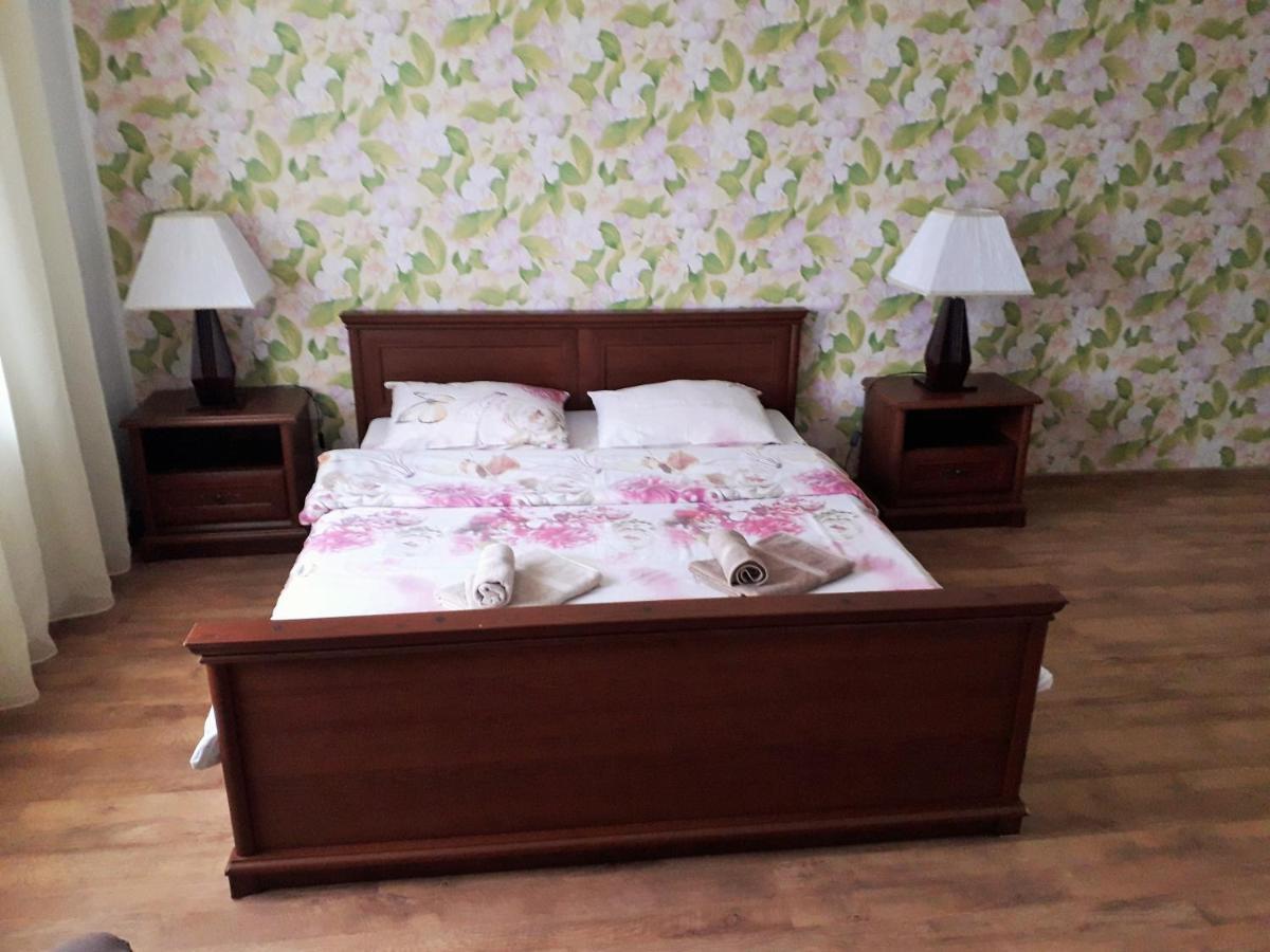 Guest House On Ivana Franka Novyye Petrovtsy Екстериор снимка